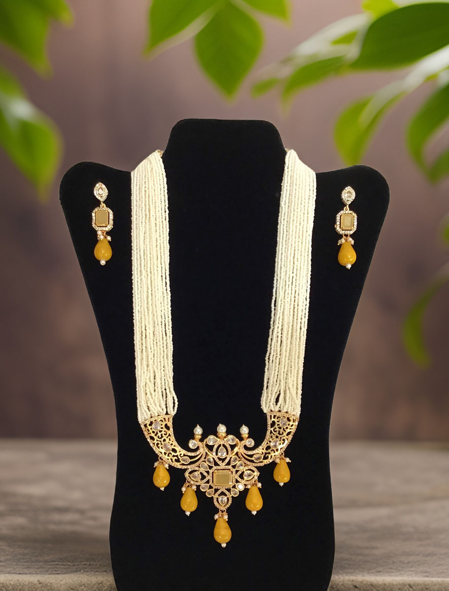 Carved Pachi Kundan Necklace Set