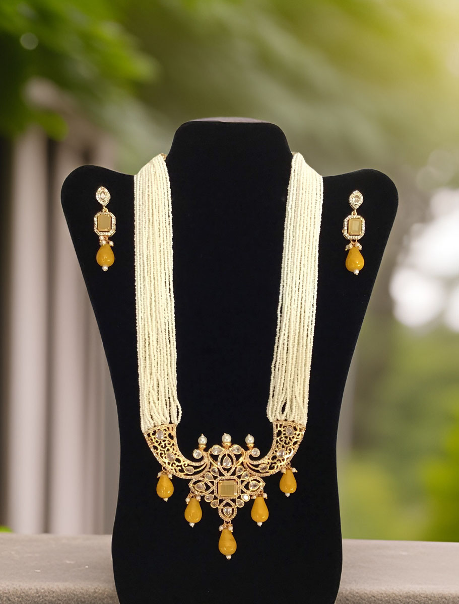 Carved Pachi Kundan Necklace Set