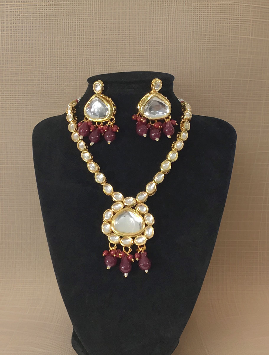 Delicate Kundan choker set with Maroon onyx beads