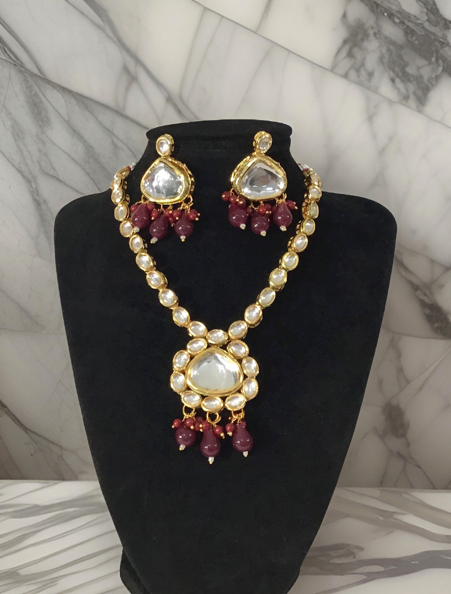 Delicate Kundan choker set with Maroon onyx beads