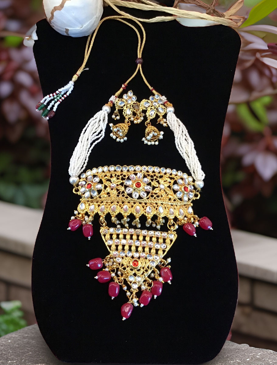 Gold finish Kundan Choker Set with Maroon beads