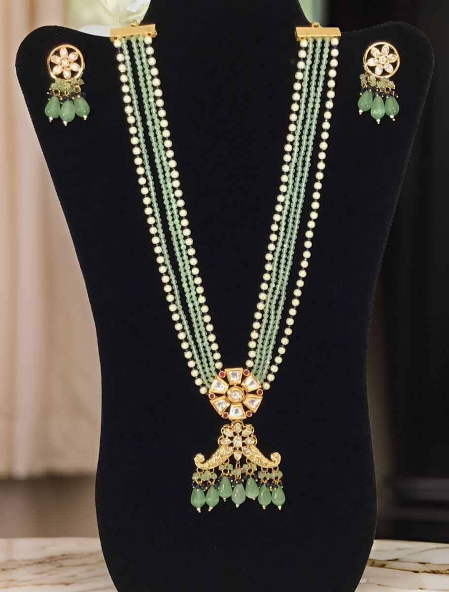 Stylish Pearl Kundan Necklace Set