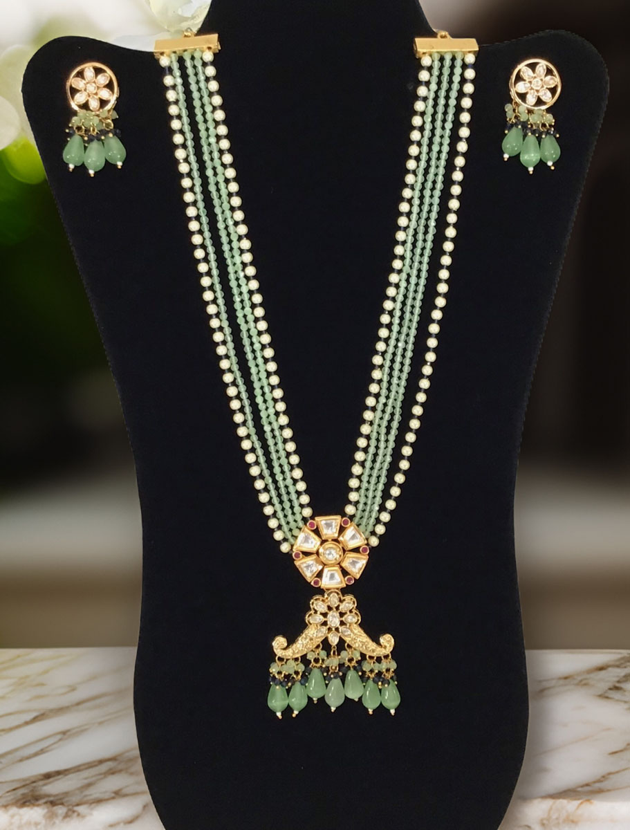 Stylish Pearl Kundan Necklace Set