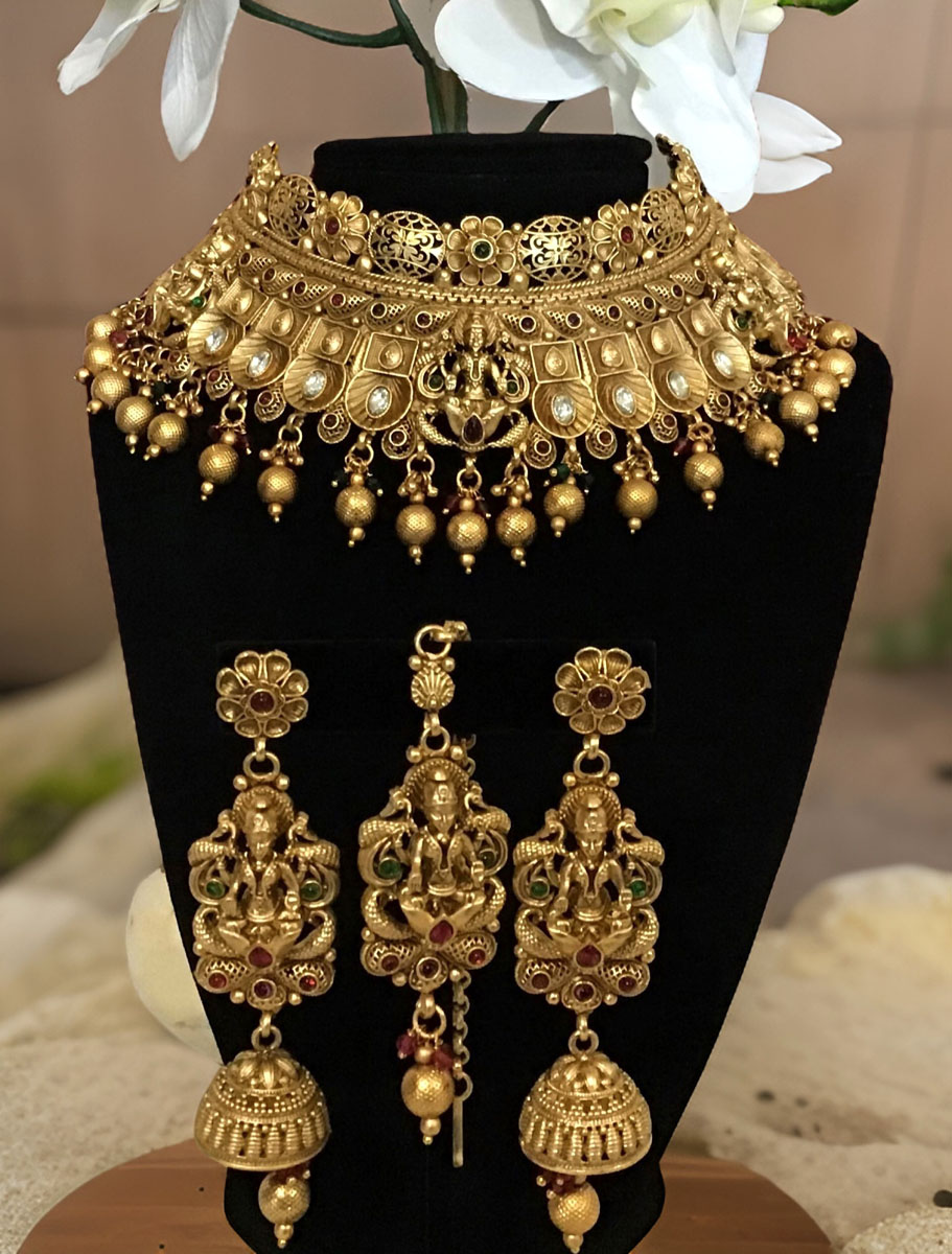 Varalaxmi Antique Choker Set