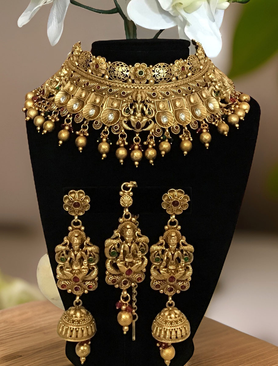 Varalaxmi Antique Choker Set