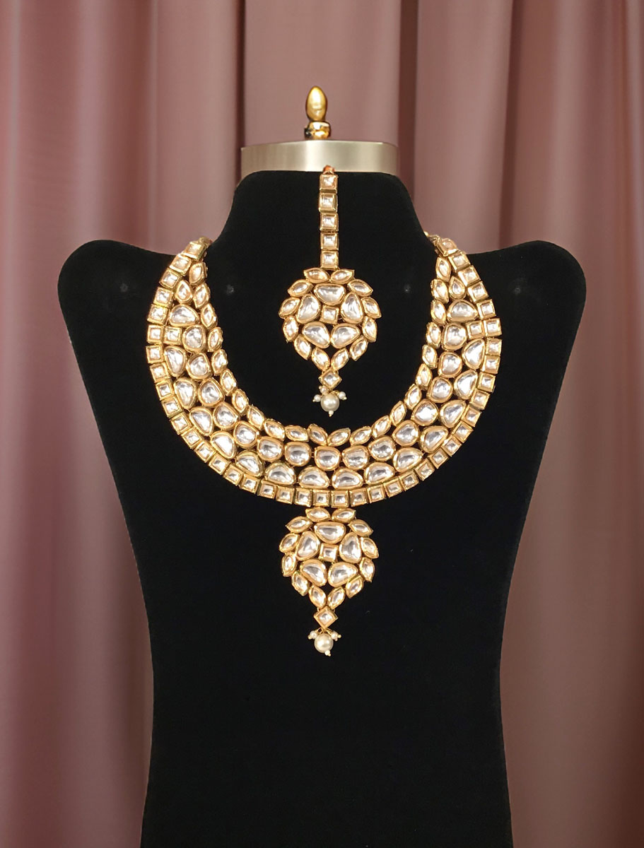 Gold Plated Premium Quality Kundan Choker Set