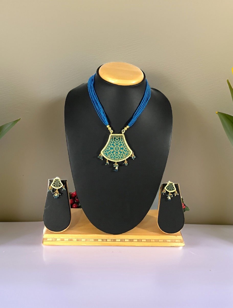 Vintage Handcrafted Thewa Pendant Set