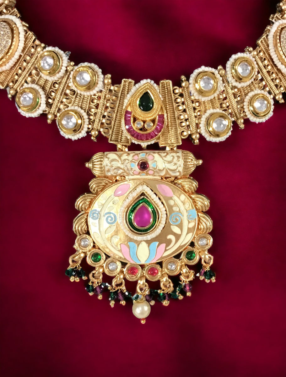 VeroniQ Trends-Elegant Gold Plated Kundan Rajwadi Necklace