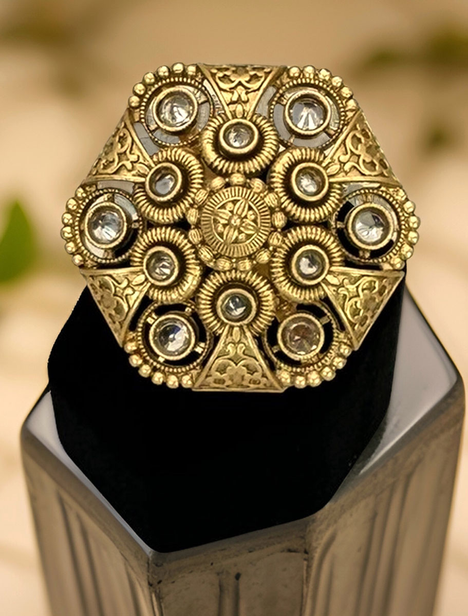 Rajwadi Kundan Fancy Finger Ring