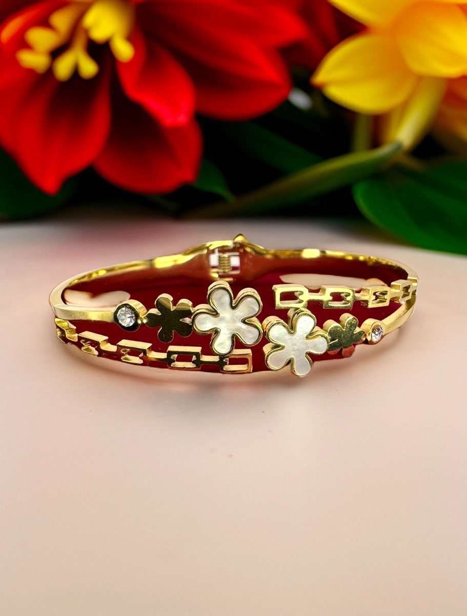 Flower Design 18k Gold Polish Charm  Bracelet