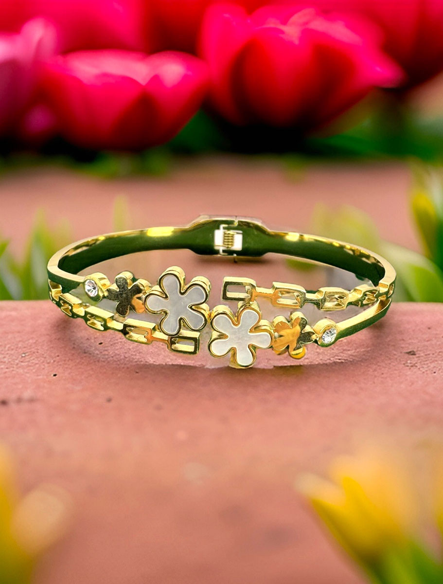 Flower Design 18k Gold Polish Charm  Bracelet