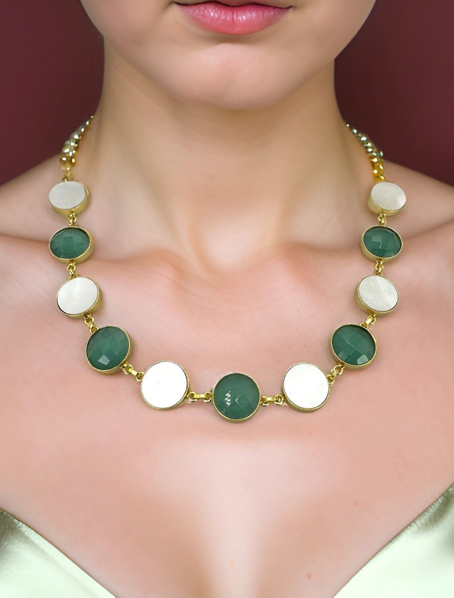 Contemporary Flat Shaped Mother of Pearls Necklace Set