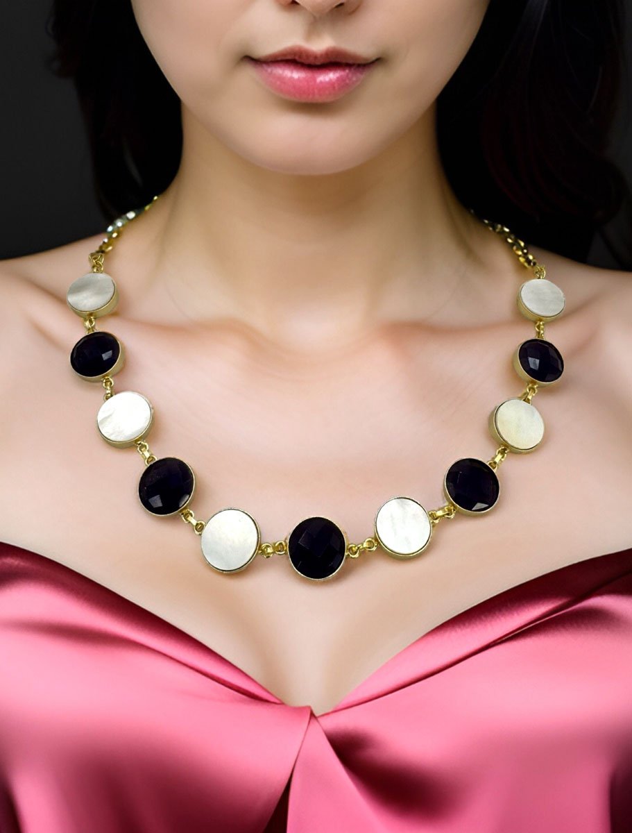 Contemporary Flat Shaped Mother of Pearls Necklace Set