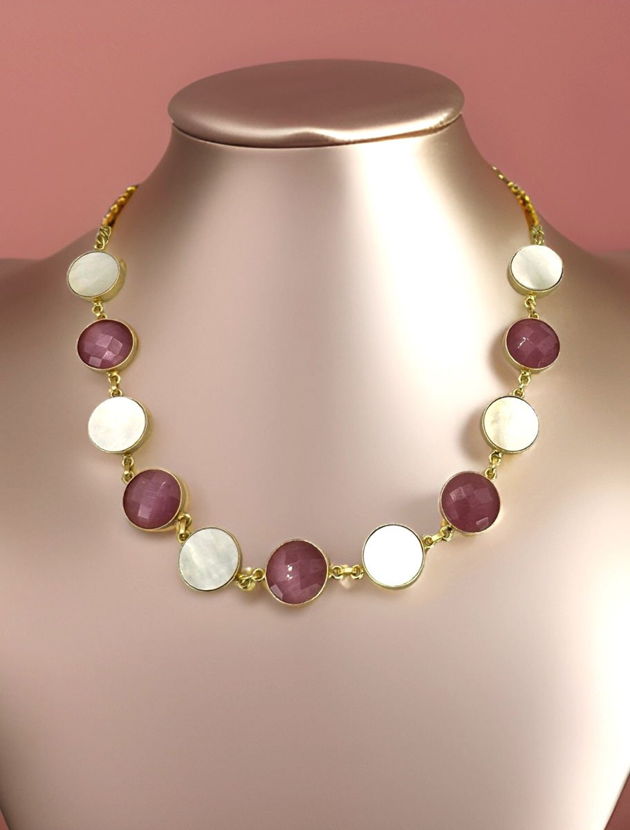 Contemporary Flat Shaped Mother of Pearls Necklace Set