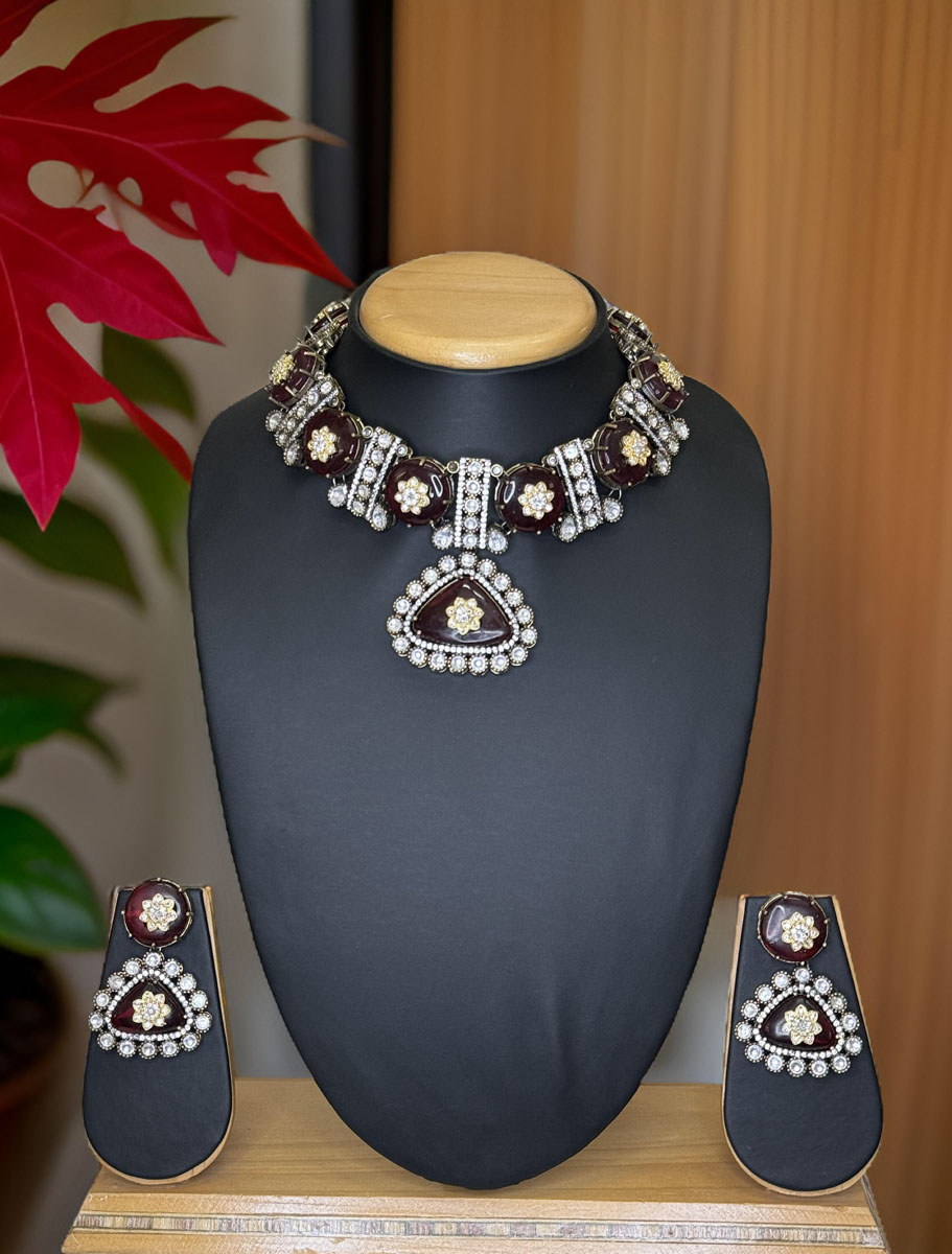 Tyaani Inspired Kundan Monalisa Tanjore Stone Necklace Set