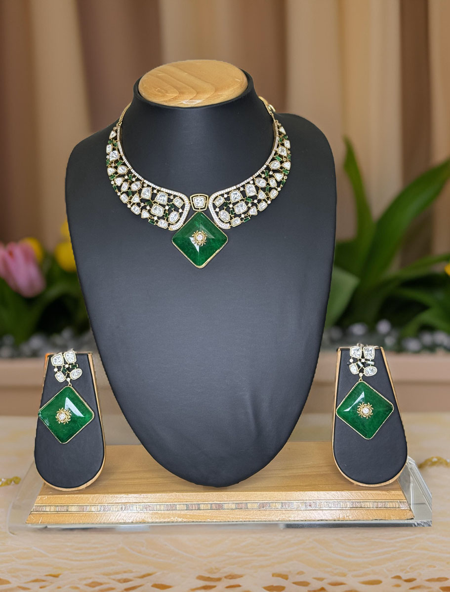 Tyaani inspired Uncut Kundan Necklace Set