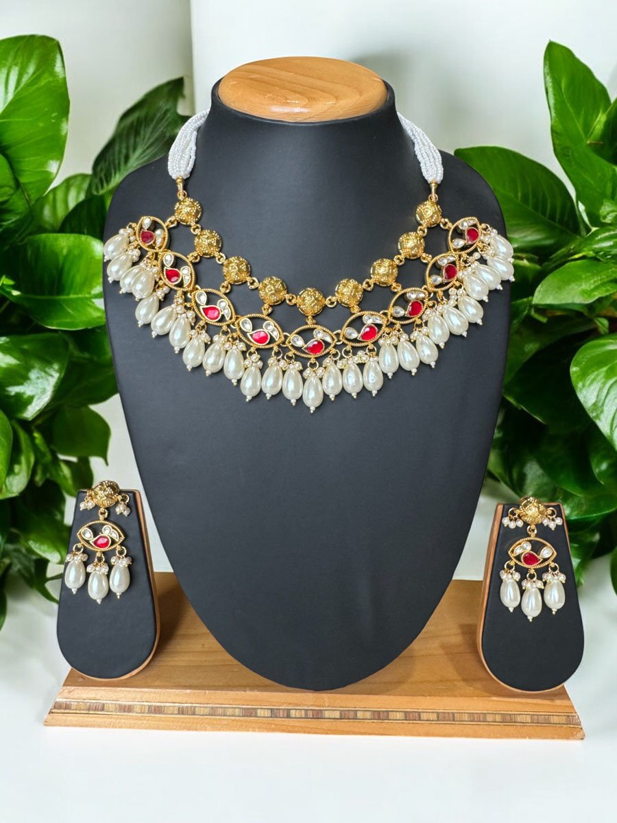 Elegant Pachi Kundan Choker Set