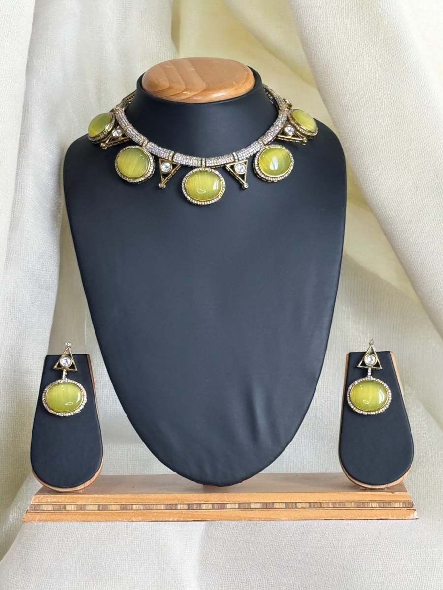 Celebrity Inspired Monalisa Kundan Necklace Set