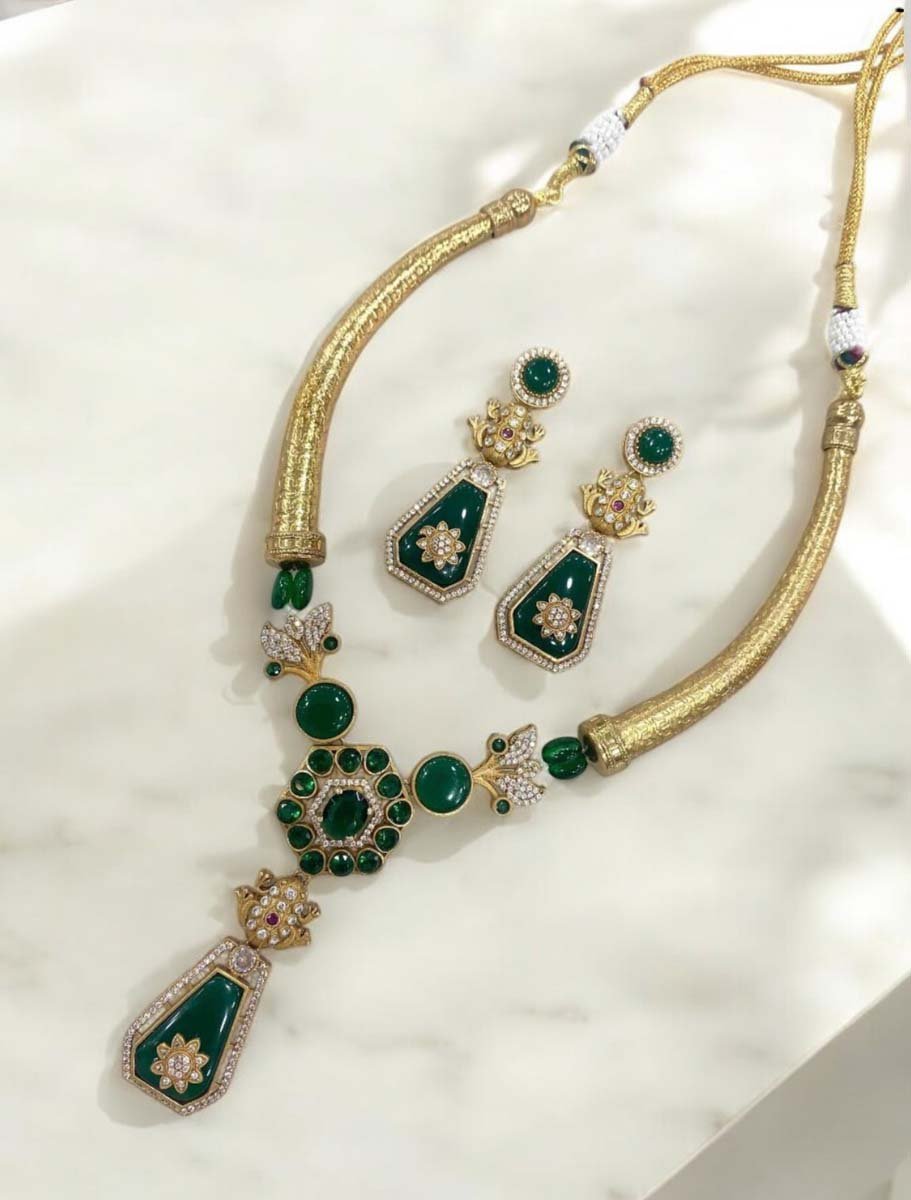 Amrapali Inspired Emerald Golden Hasli Set