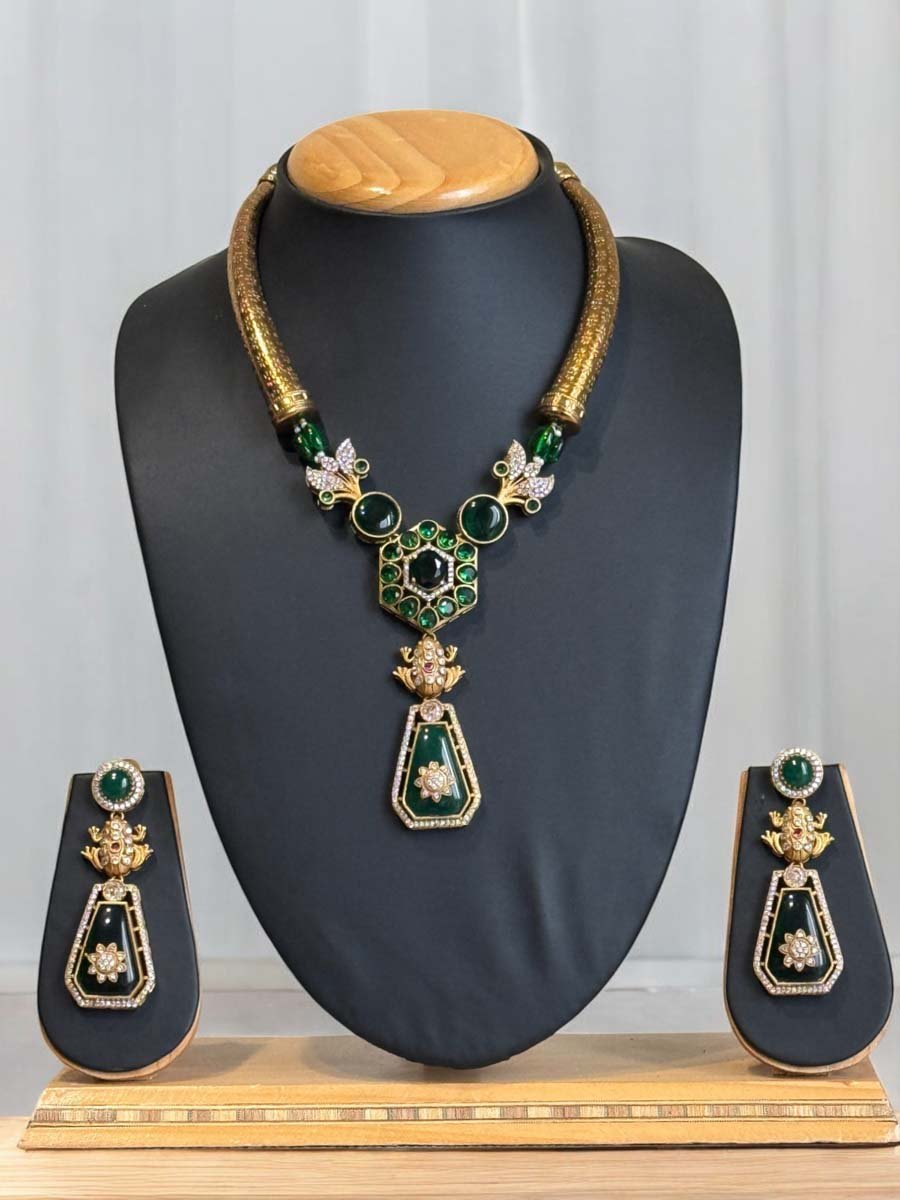 Amrapali Inspired Emerald Golden Hasli Set