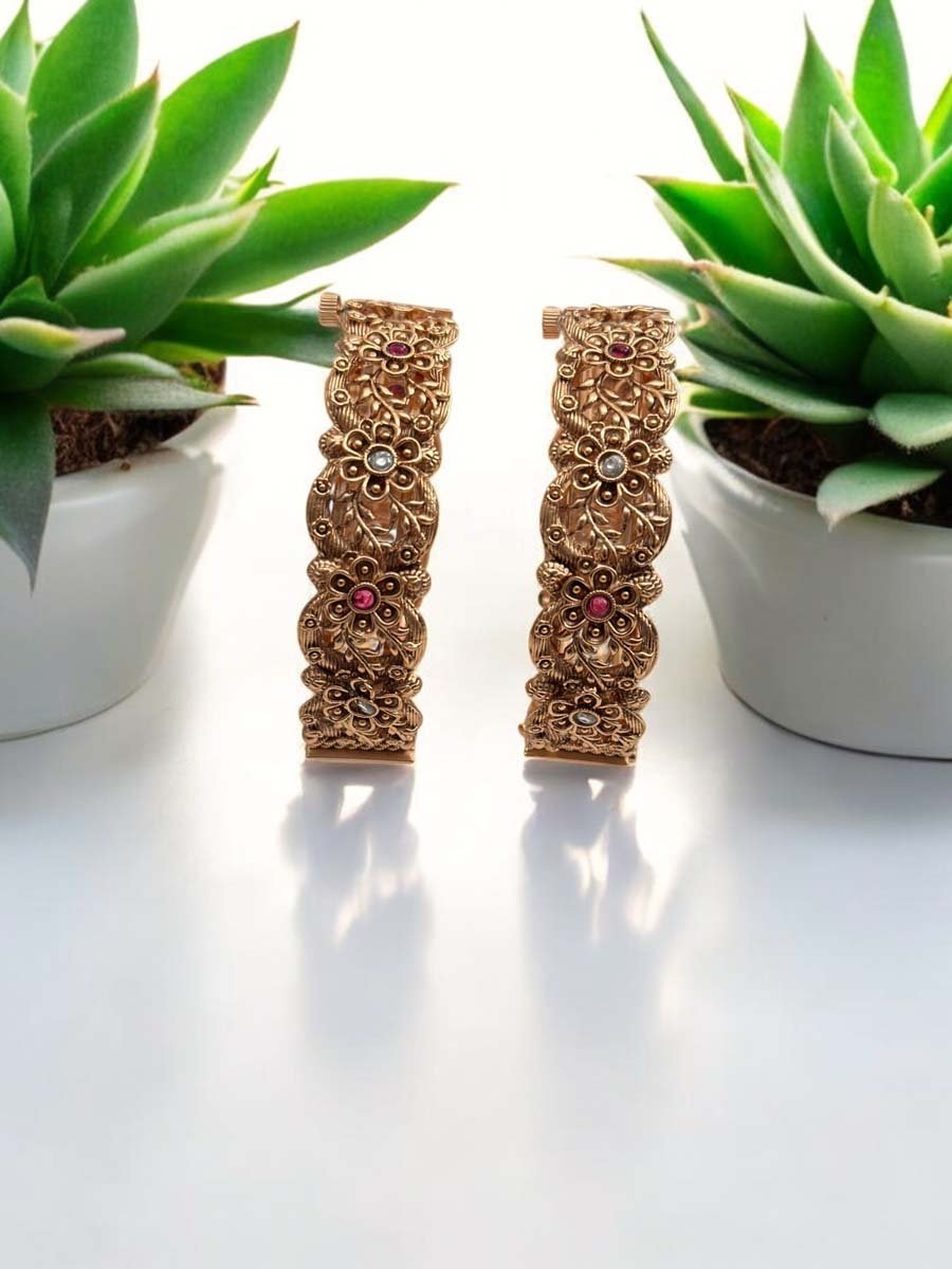 Antique Gold Rajwadi Kada Bangles