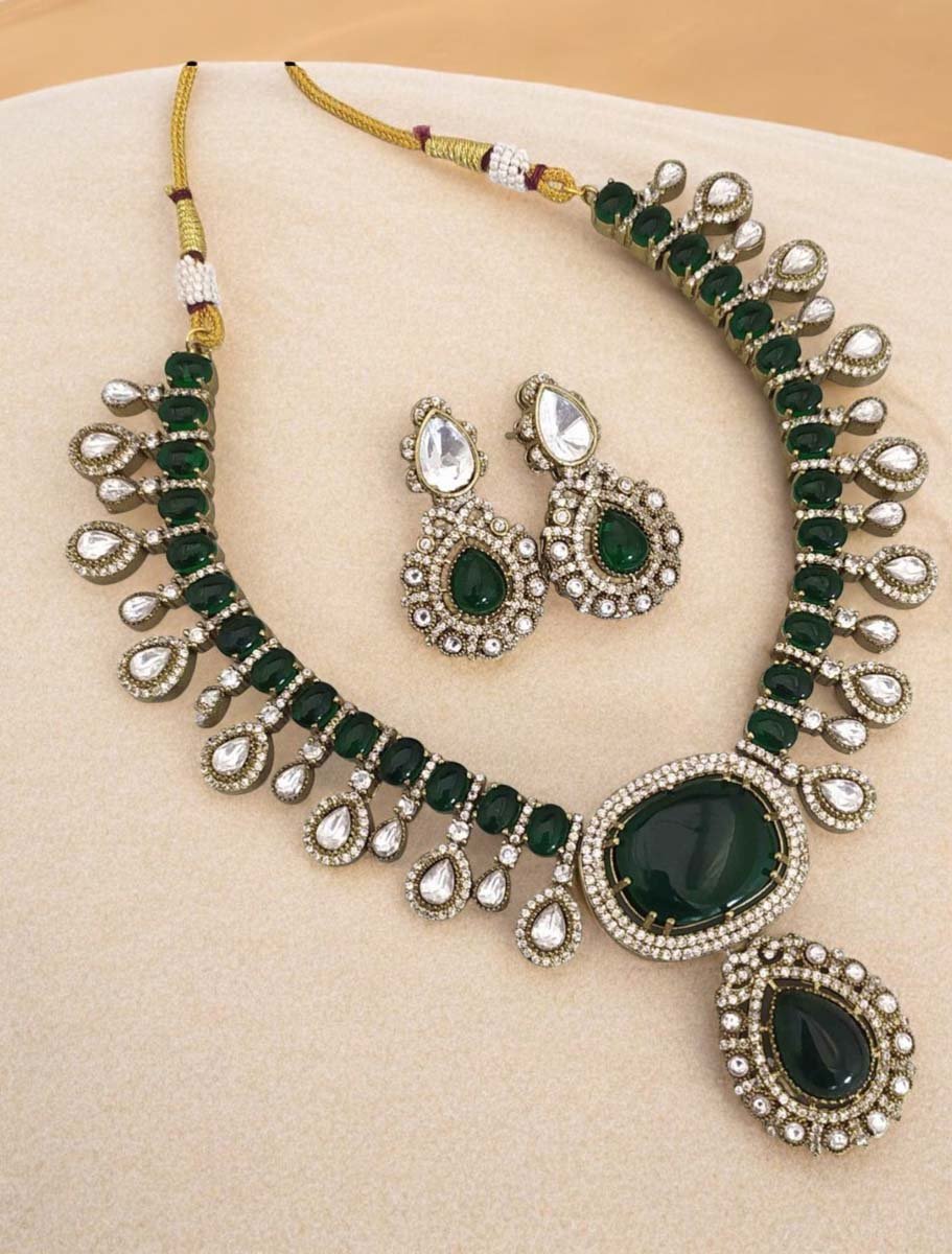 Exquisite Emerald Moissanite Polki Kundan Necklace Set