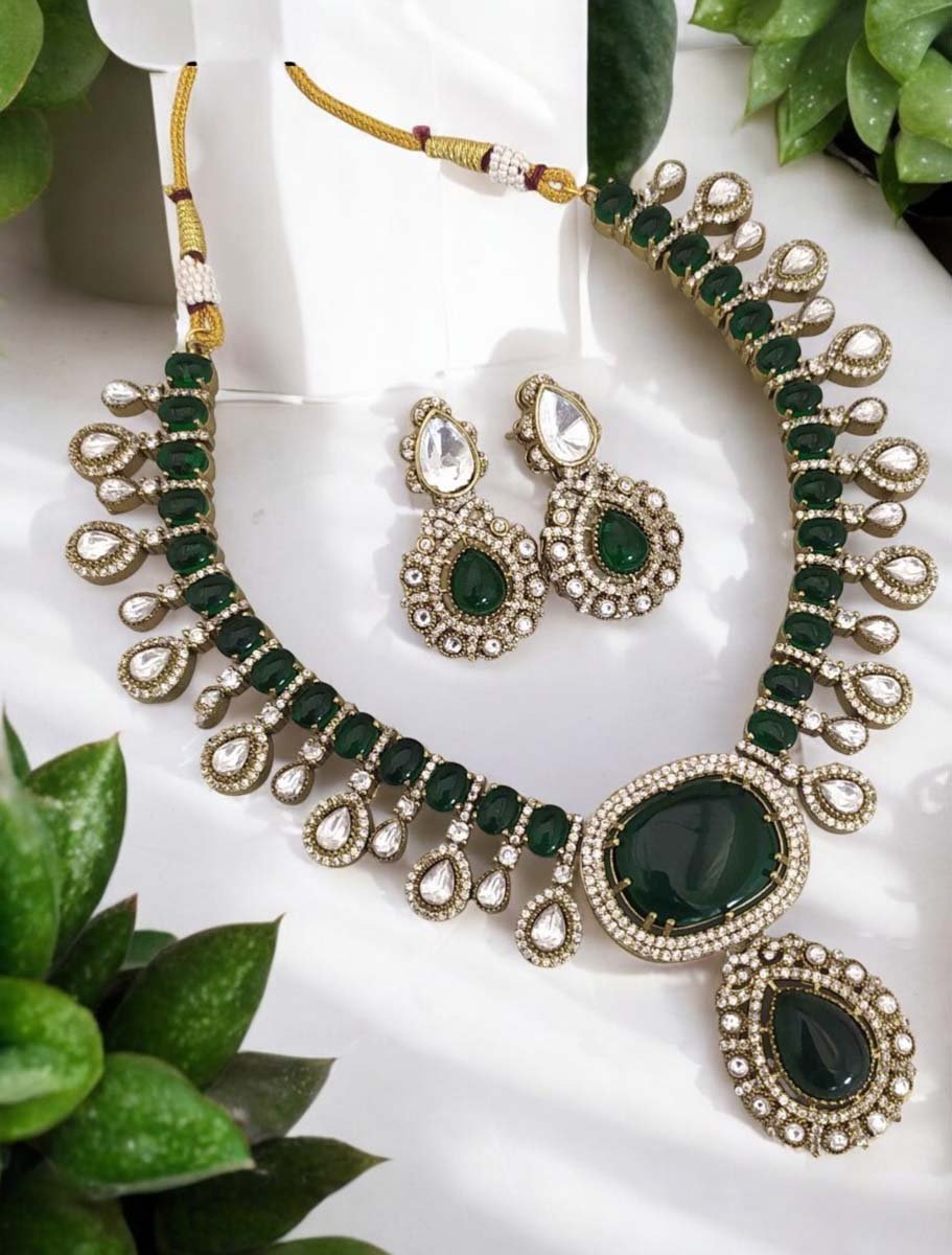 Exquisite Emerald Moissanite Polki Kundan Necklace Set