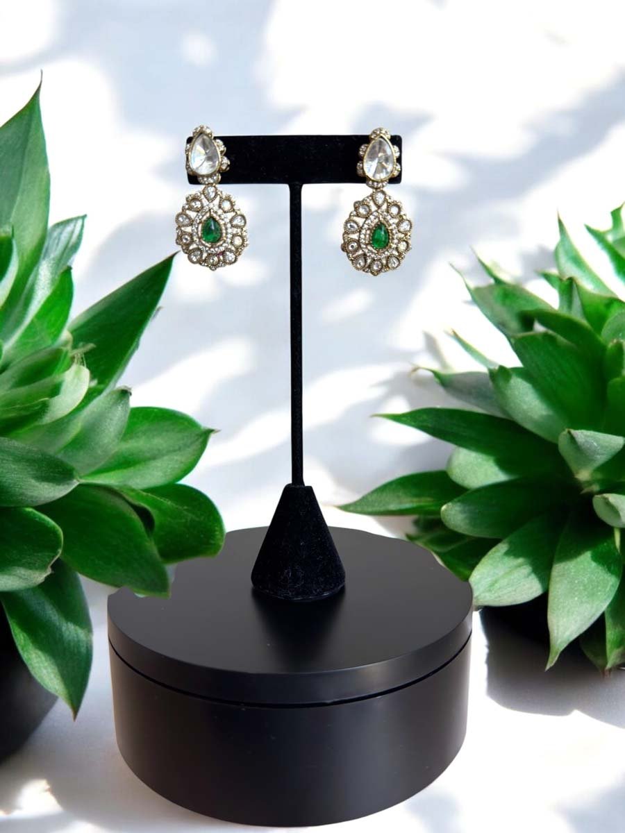 Exquisite Emerald Moissanite Polki Kundan Necklace Set