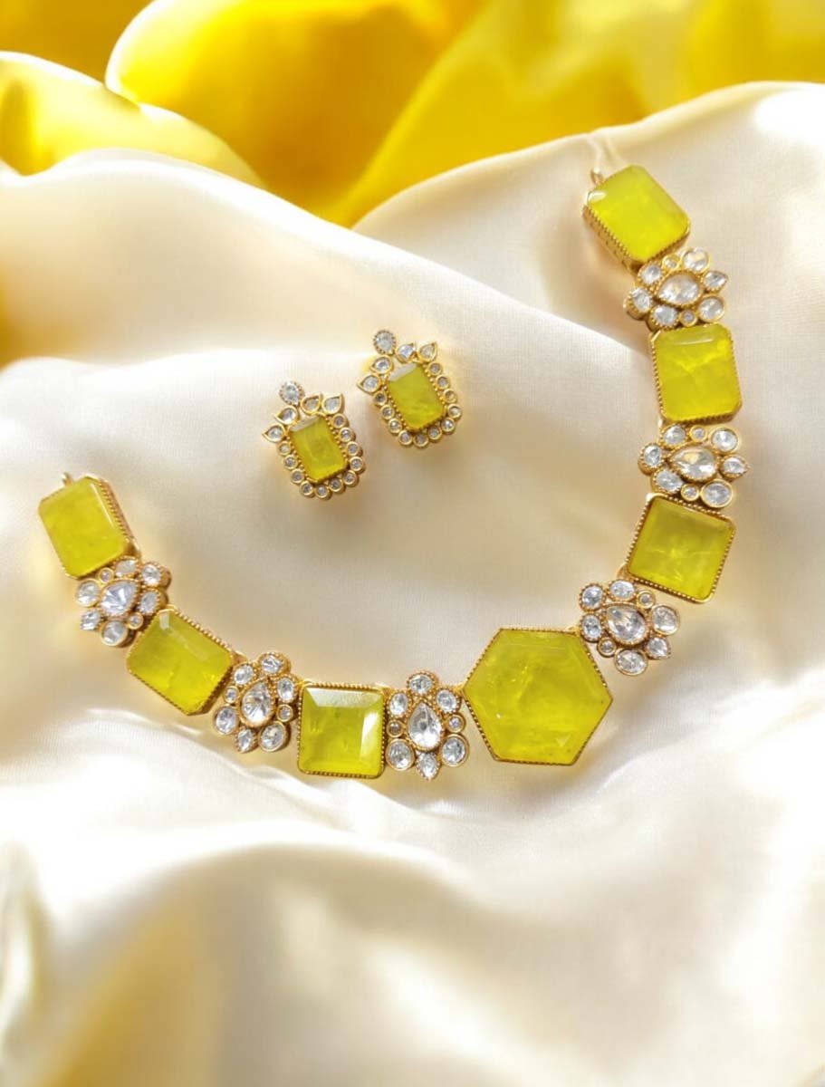 Famous Designer Monalisa Kundan Necklace Set