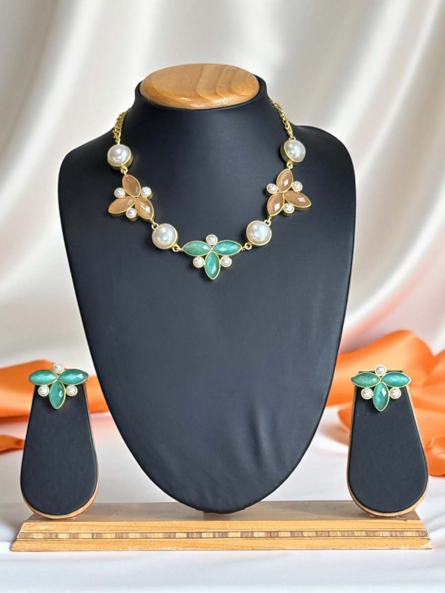 Trendy Summer Mother of Pearls Necklace Sets