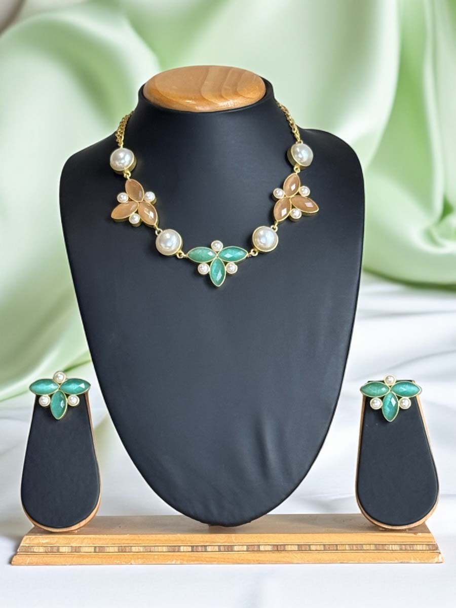 Trendy Summer Mother of Pearls Necklace Sets