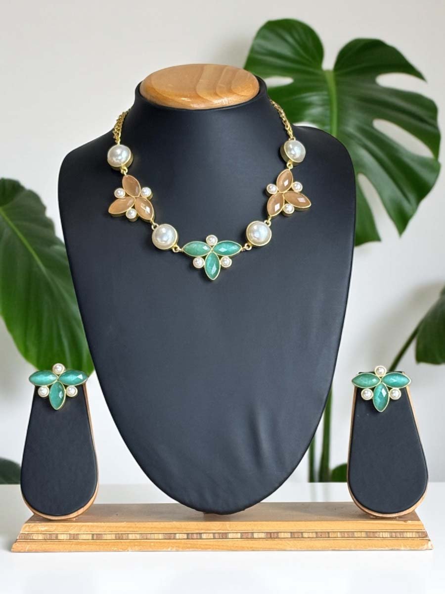 Trendy Summer Mother of Pearls Necklace Sets