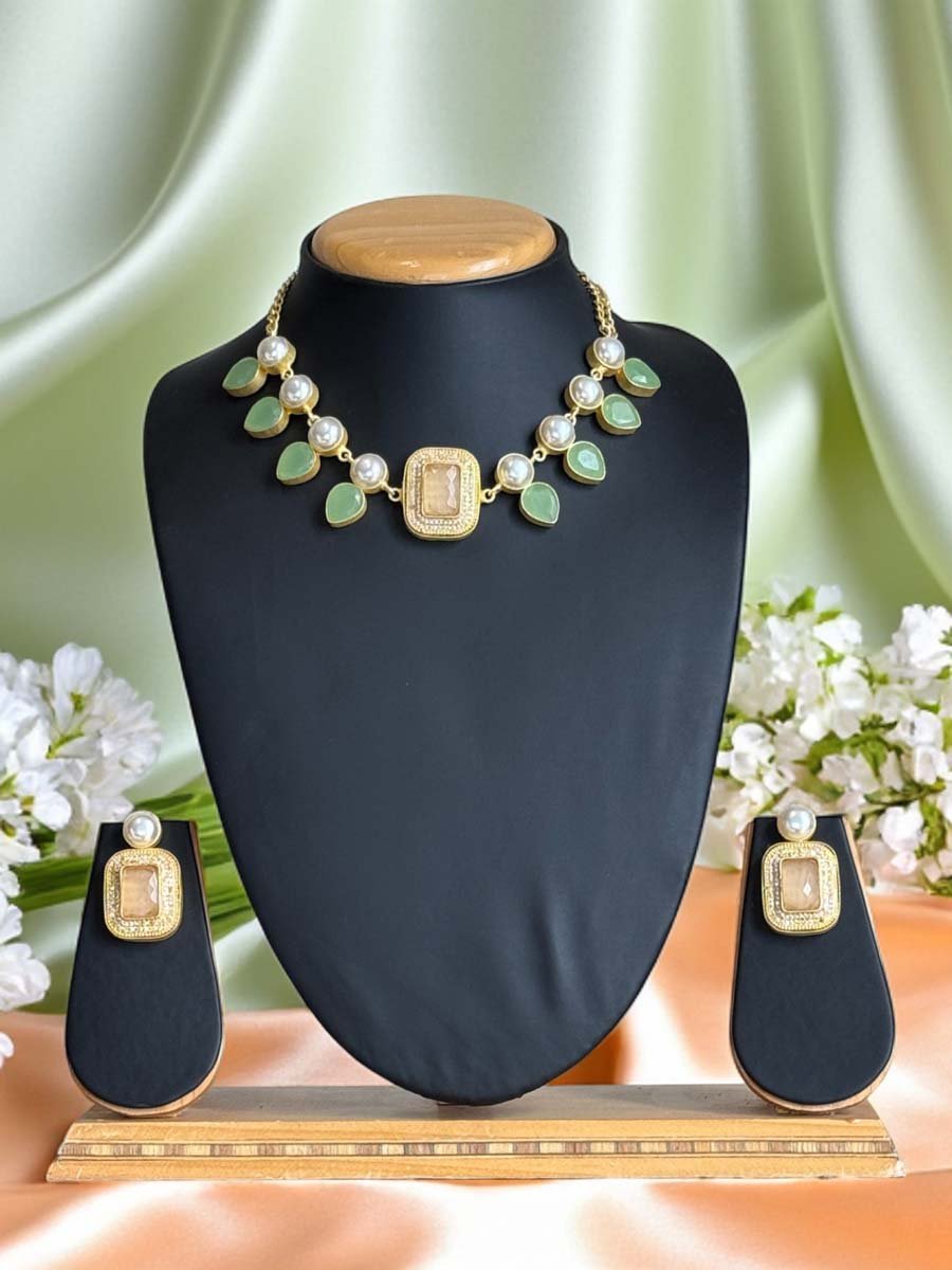 Elegant Mother of Pearls Necklace Set