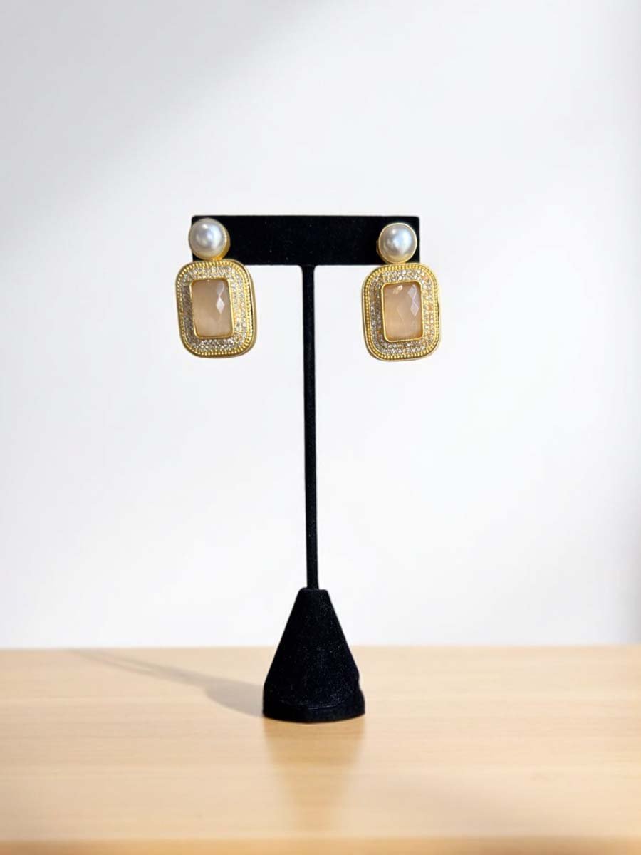 Elegant Mother of Pearls Necklace Set