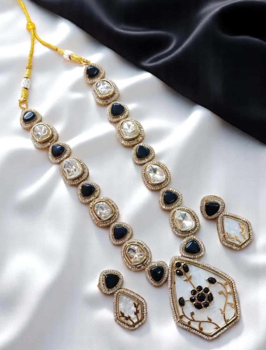 Sabyasachi Inspired Necklace set with MOP Pendant