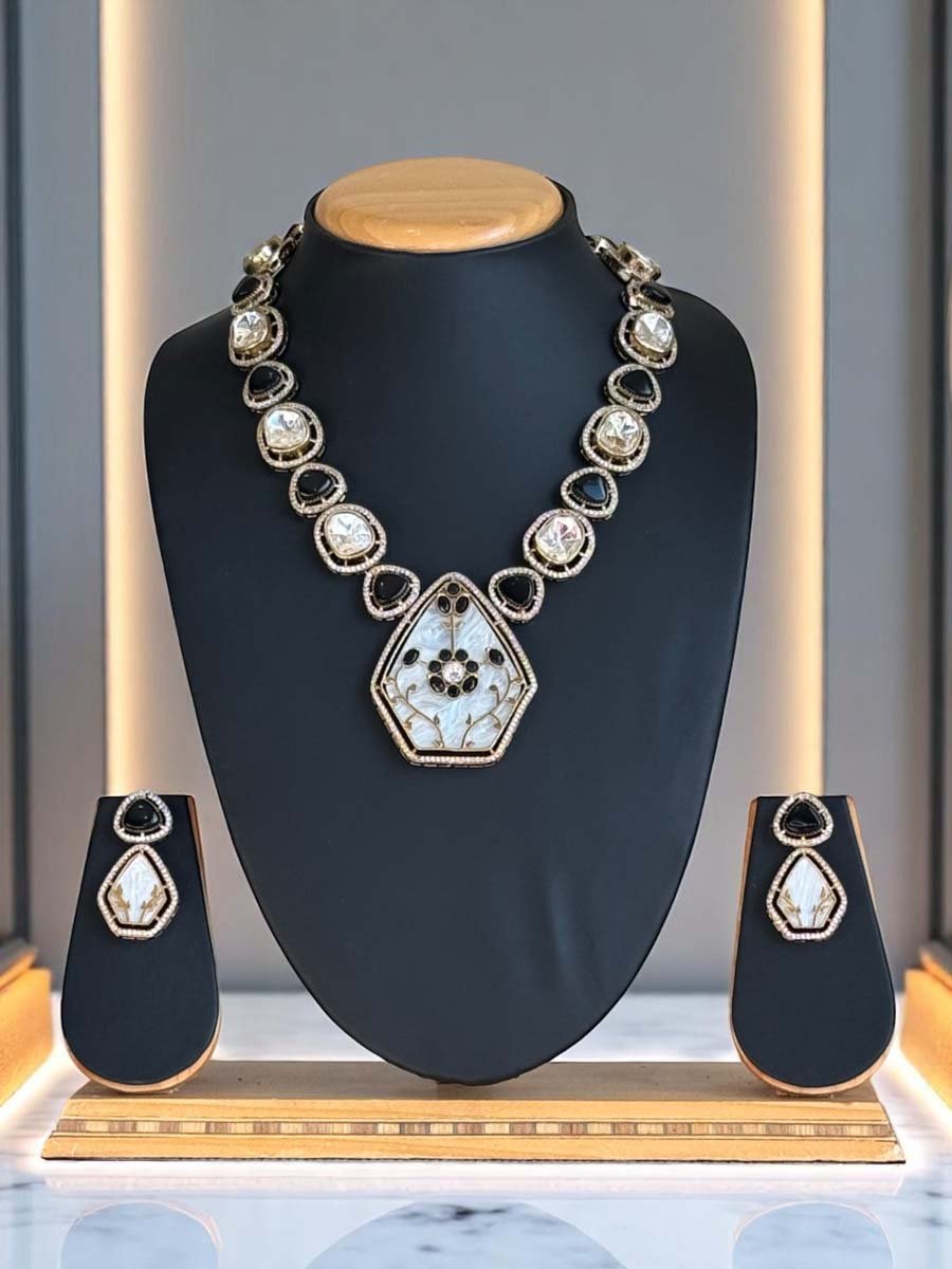 Sabyasachi Inspired Necklace set with MOP Pendant