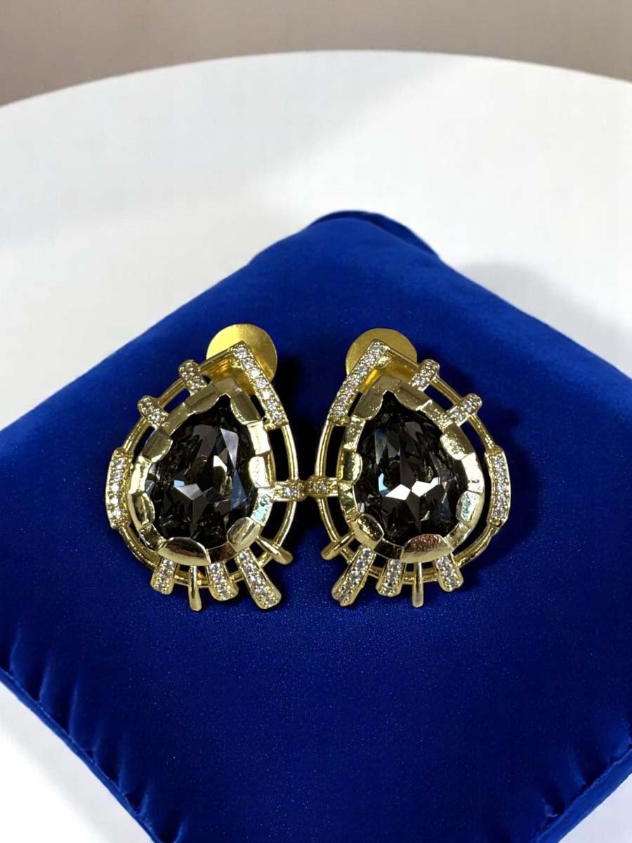 Shimmering Pear Cut Swarovski Stud Earrings (24k Gold Plated)