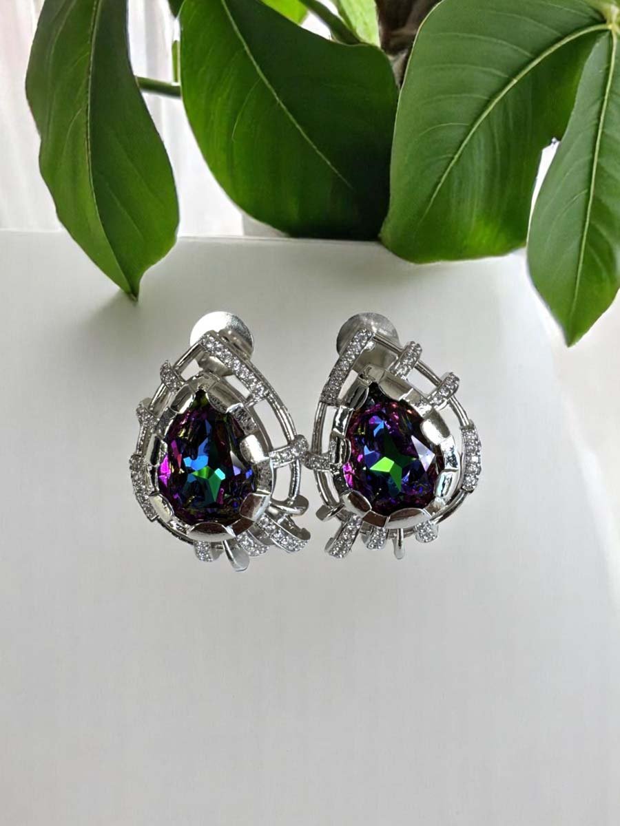 Shimmering Pear Cut Swarovski Stud Earrings (Rhodium)