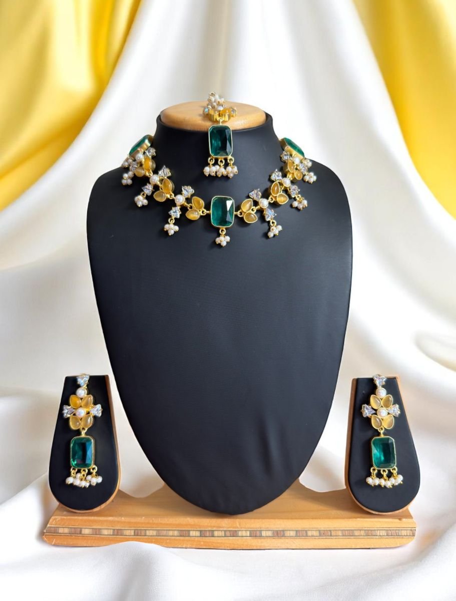 Super Elegant Mother of Pearls Designer Necklace Set