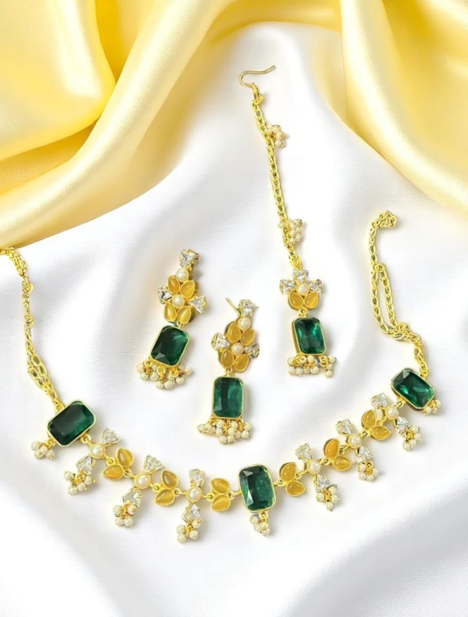 Super Elegant Mother of Pearls Designer Necklace Set