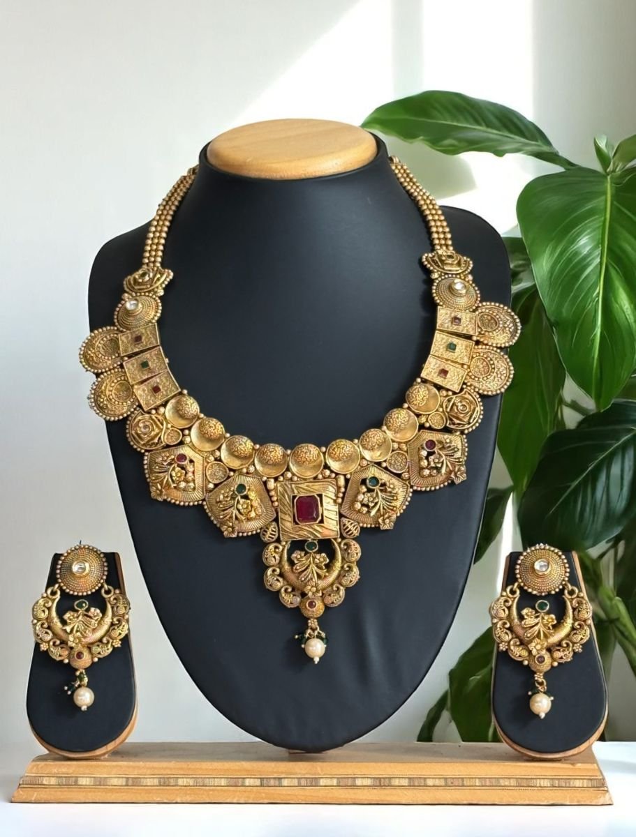 Antique Gold Finish Traditional Necklace Set