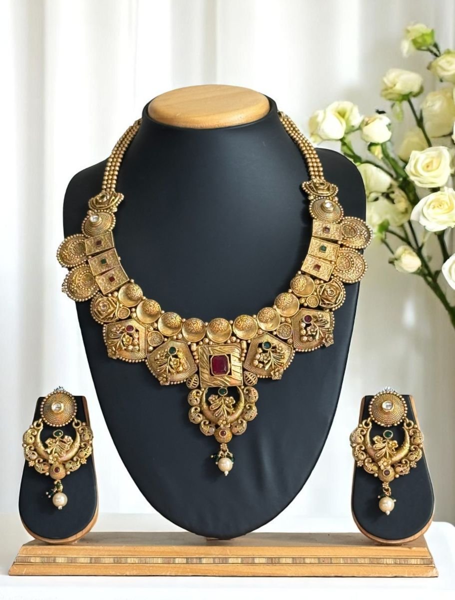 Antique Gold Finish Traditional Necklace Set