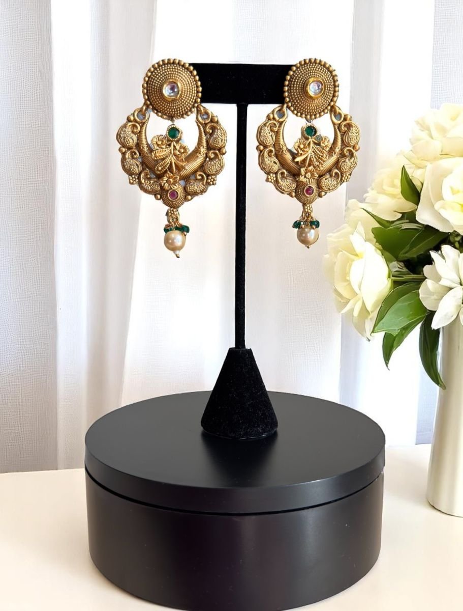 Antique Gold Finish Traditional Necklace Set