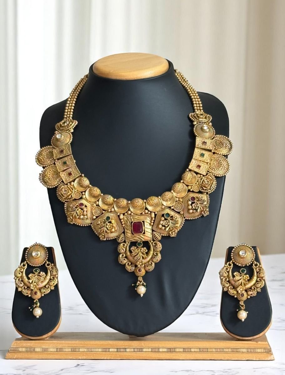 Antique Gold Finish Traditional Necklace Set