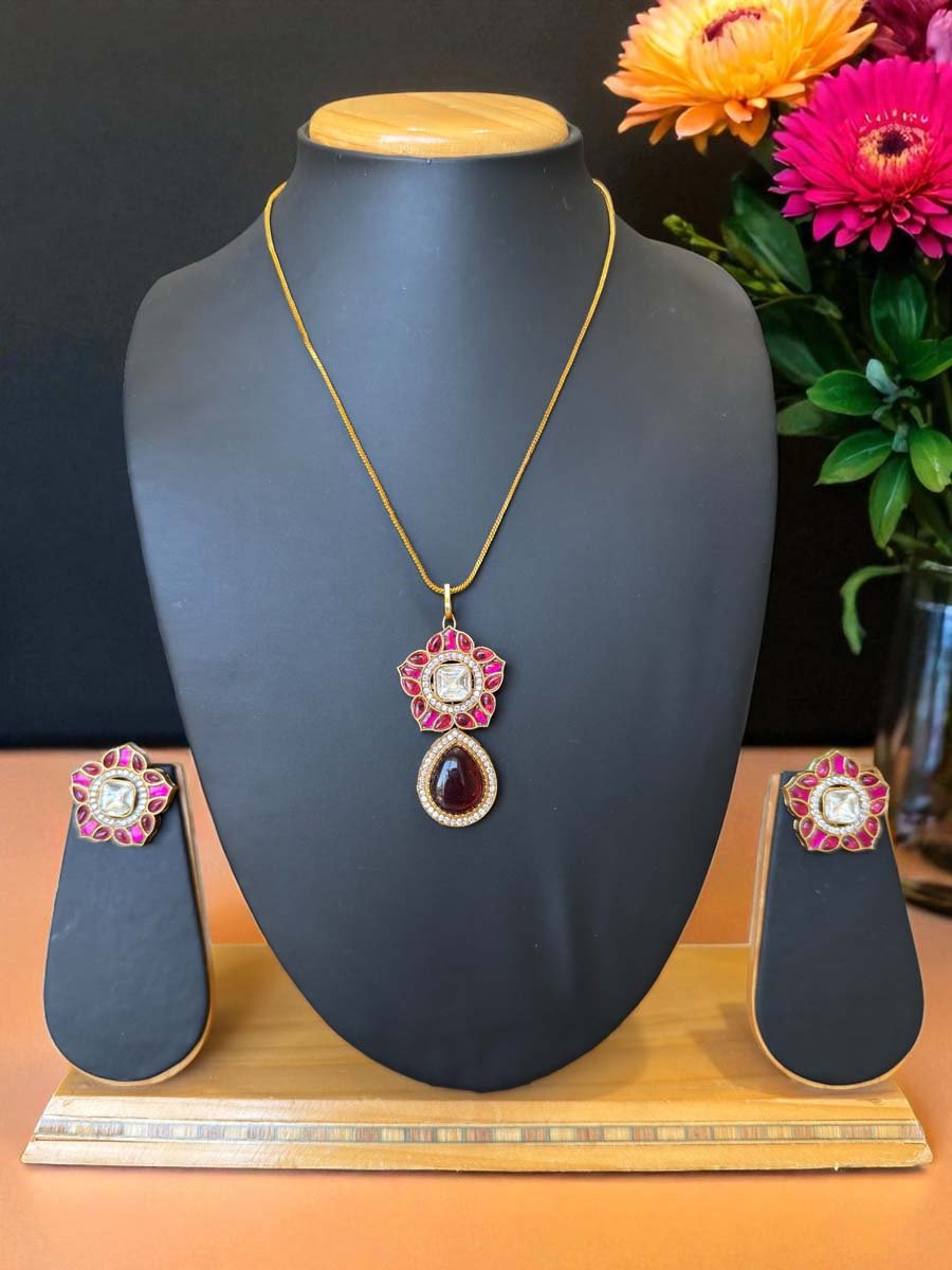 Antique Design Pendant set