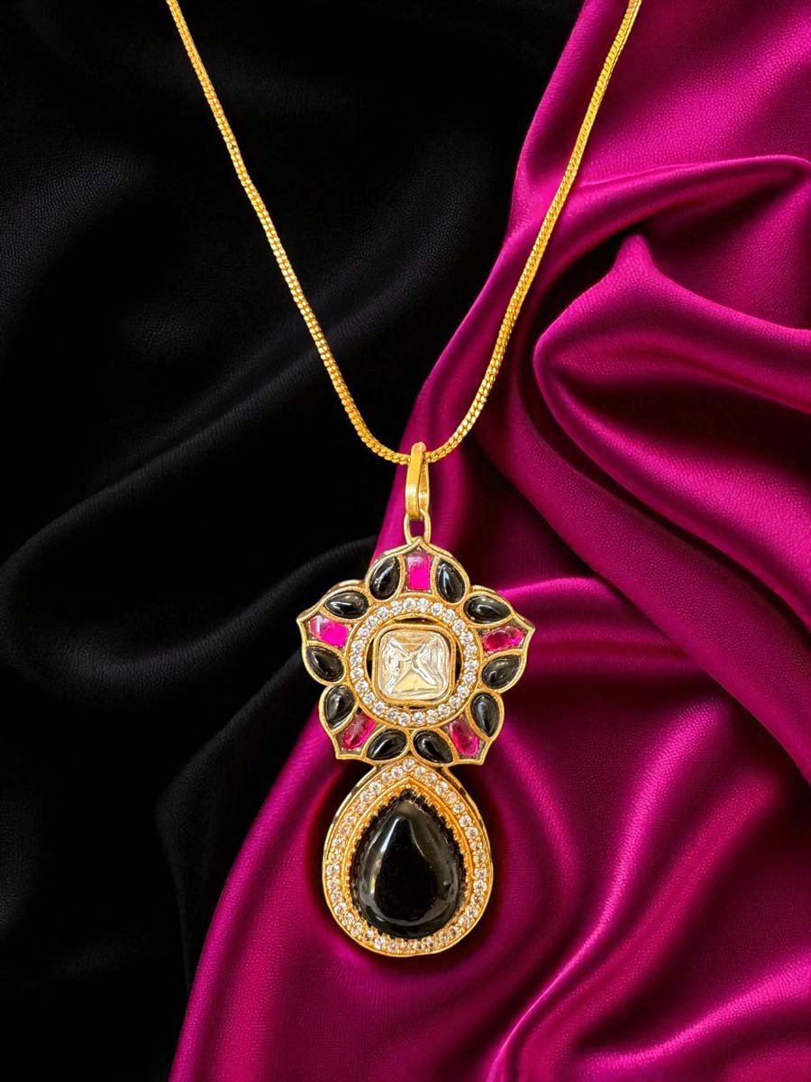 Antique Design Pendant set