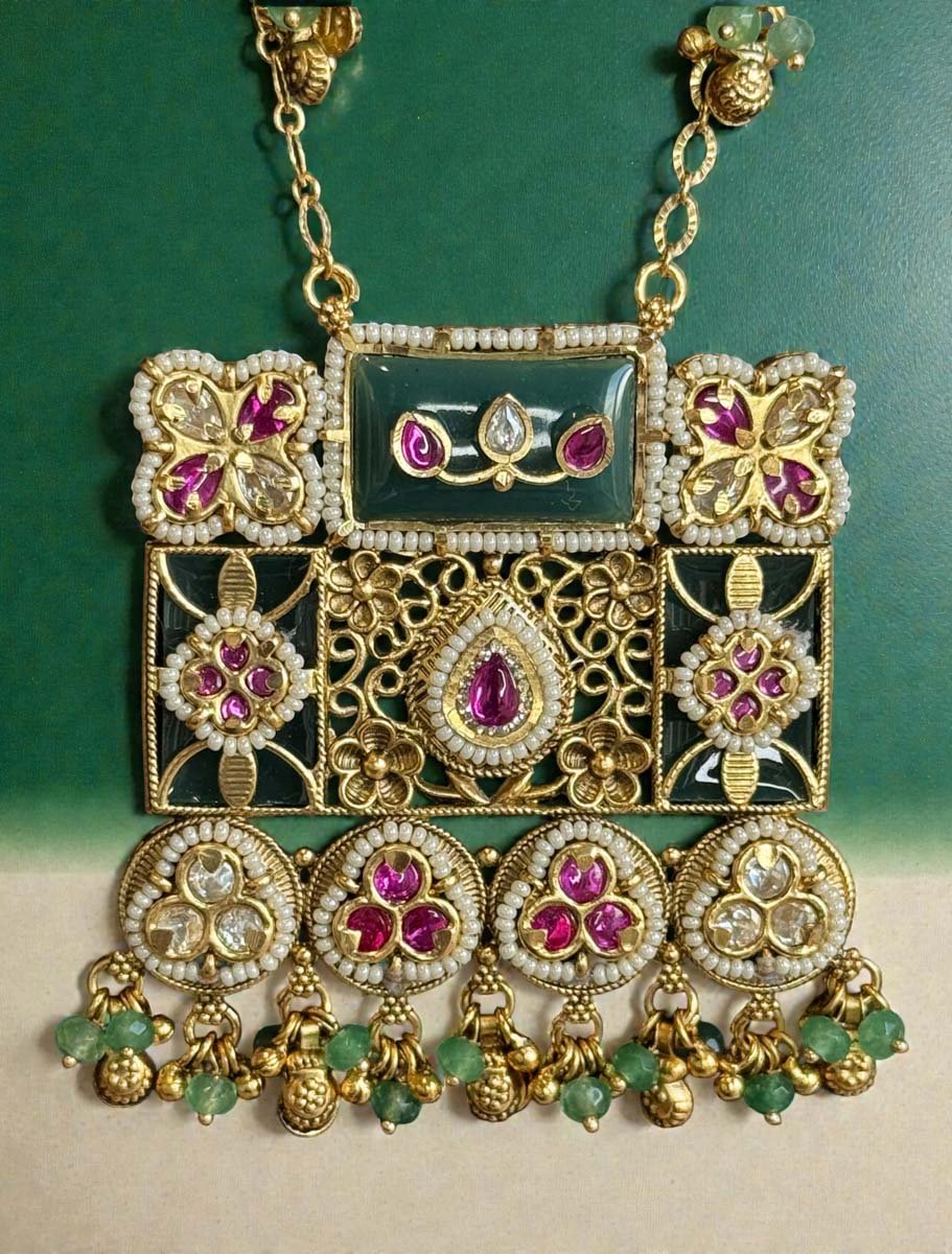 Heritage Rajwadi Antique Gold Pendant Set
