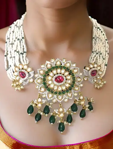 Delicate Pachi Kundan Choker Set