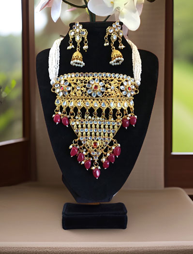 Gold finish Kundan Choker Set with Maroon beads