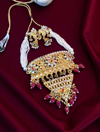 Gold finish Kundan Choker Set with Maroon beads